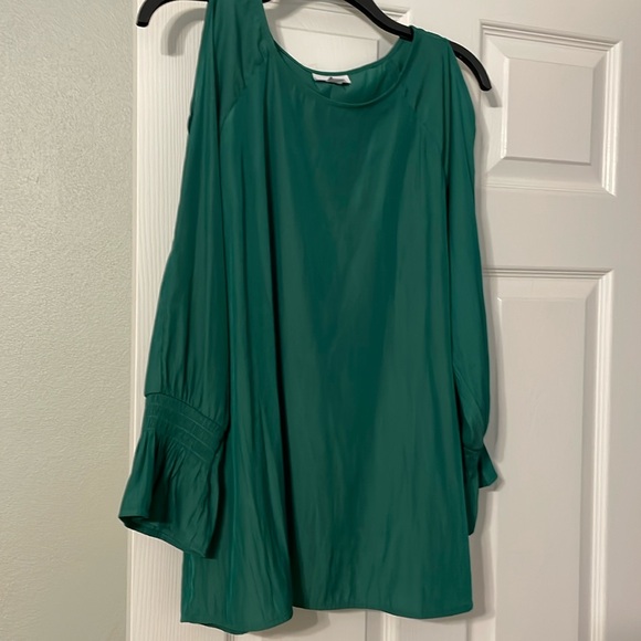 J. Jill beautiful jade green blouse w/open shoulders and smocked bell sleeve - Picture 2 of 6
